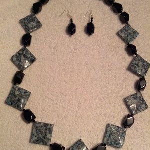 Necklace/earnings set